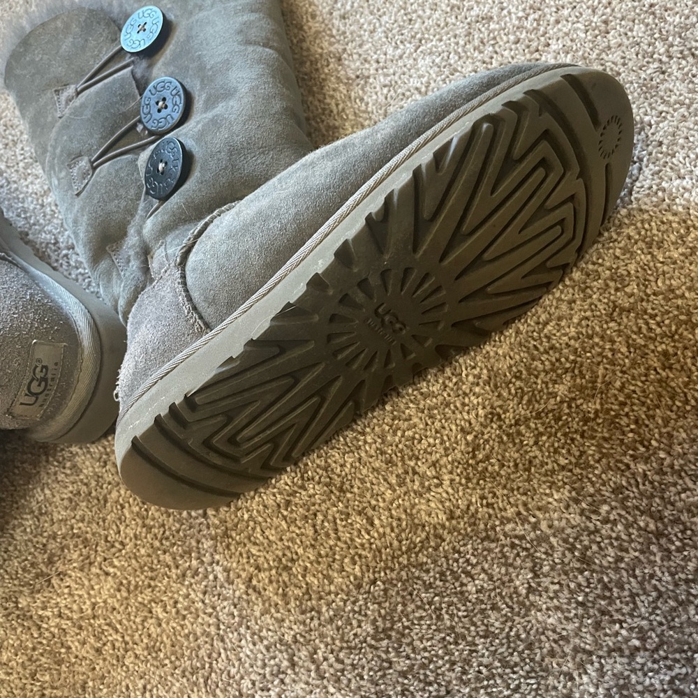 Gray 3 Button Uggs - image 5
